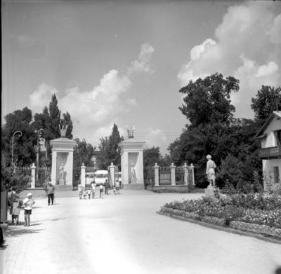 Прикрепленное изображение: вход в парк.jpg